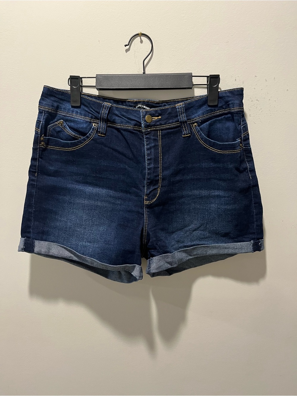 Fashion Nova Dark Blue Rolled-Hem Denim Shorts Size L